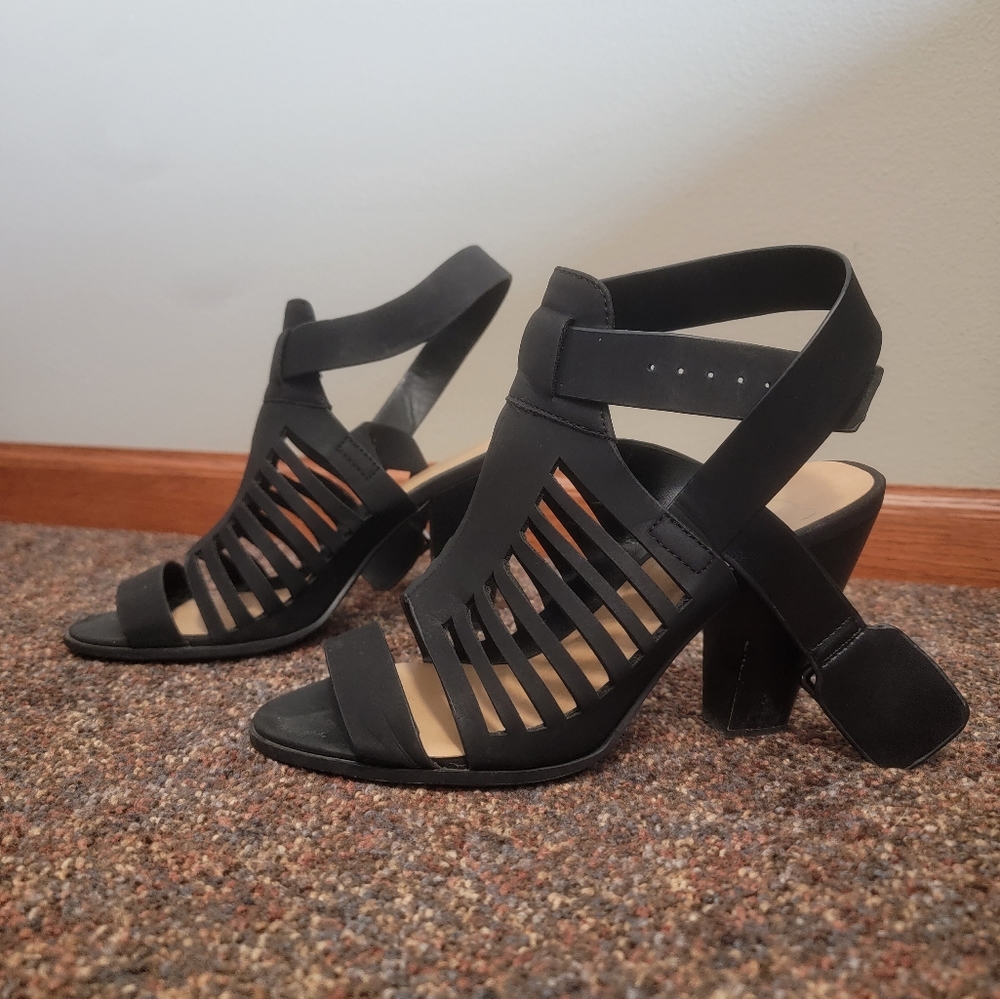 D Cutout Heel Shoes
